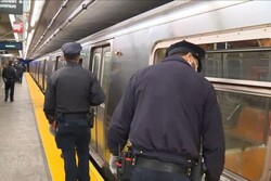 حمله با چاقو به مسافران در متروی شهر نیویورک/ فرد ضارب بازداشت شد