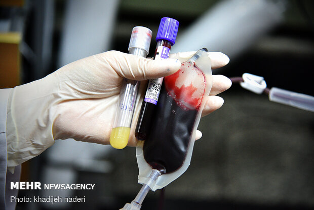 مشکلات اهدای خون در پاندمی کرونا/مردم به بیماران عیدی بدهند