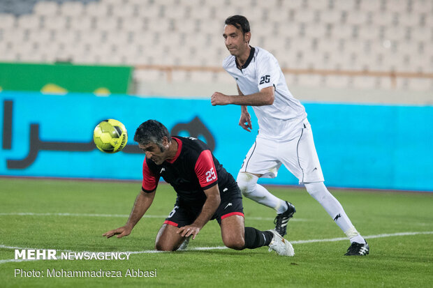 Veteran footballers play in remembrance of Minavand, Ansarian