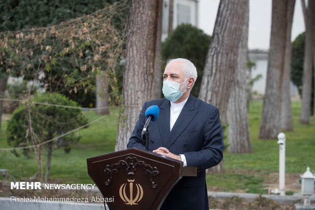 "Our neighbors are our priority": FM Zarif 