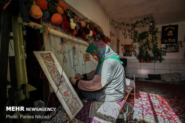 Traditional carpet weaving in Chaleshtar