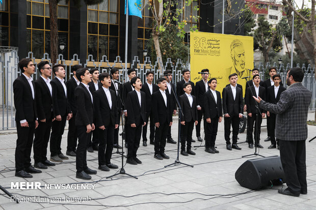 اجرای گروه سرود شهید فرجی در جشنواره موسیقی فجر