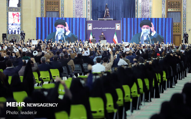 ارتباط تصویری رهبر انقلاب با جمعی از مردم آذربایجان شرقی