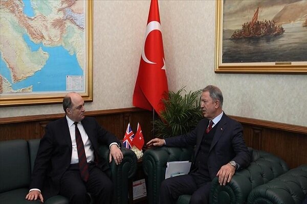 وزرای دفاع ترکیه و انگلیس رایزنی کردند