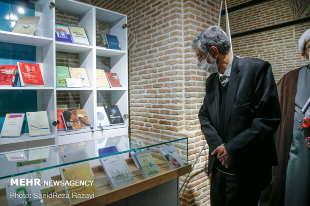 آیین افتتاح کتابخانه تخصصی و نمایشگاه دائمی گفتمان علمی انقلاب اسلامی