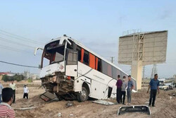 ۳۵ نفر در واژگونی اتوبوس سمیرم - اصفهان مصدوم شدند