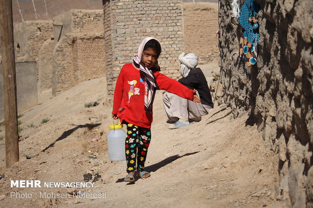 مردم سیستان و بلوچستان همچنان در صف/ نوبت به آب آشامیدنی رسید