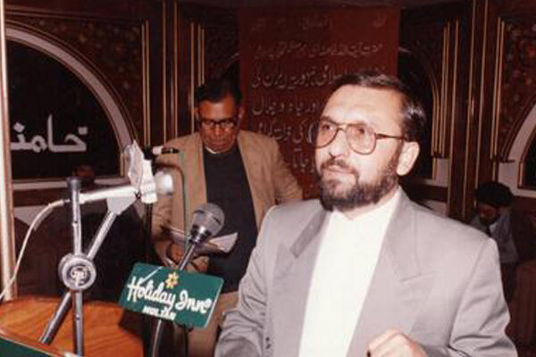 پاکستان میں ایرانی کلچرل ہاؤس کی سرگرمیاں پاکستانی اخبارات کی سرخویوں میں تبدیل ہوگئي تھیں