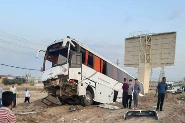 دو کشته و ۱۲ مصدوم به دلیل تصادف اتوبوس در اتوبان تهران ـ قم