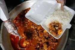هیأت‌ها، روزانه ۳ هزار پرس غذای گرم برای زلزله زدگان طبخ می‌کنند