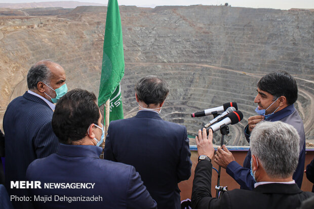 سفر علیرضا رزم حسینی وزیر صنعت، معدن و تجارت به استان یزد