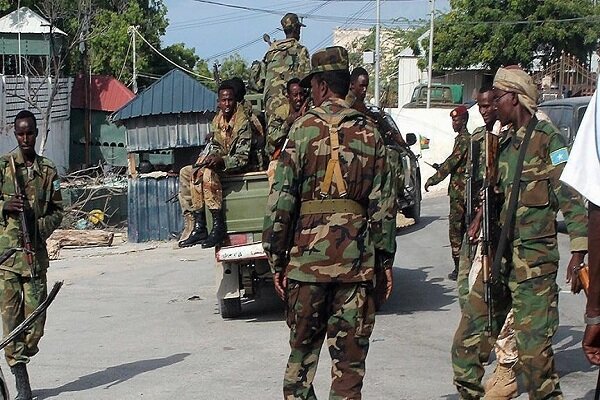 صومالیہ میں دہشت گردوں کا 2 فوجی اڈوں پر حملہ/ 47 فوجی اور 77 دہشت گرد ہلاک