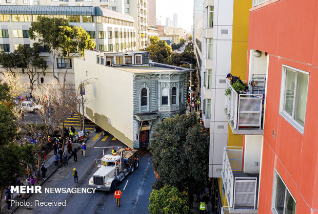 جابجایی خانه 139 ساله با استفاده از تریلی