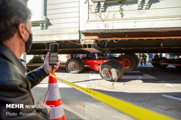 جابجایی خانه 139 ساله با استفاده از تریلی