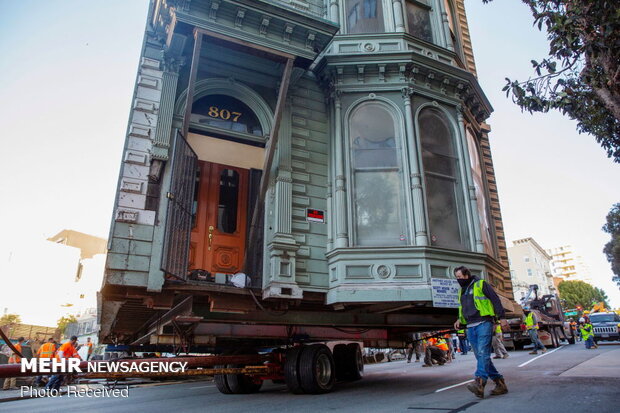 جابجایی خانه 139 ساله با استفاده از تریلی