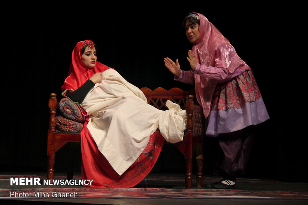 'Amineh' goes on stage in Tehran
