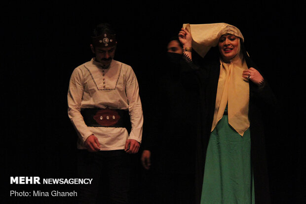 'Amineh' goes on stage in Tehran
