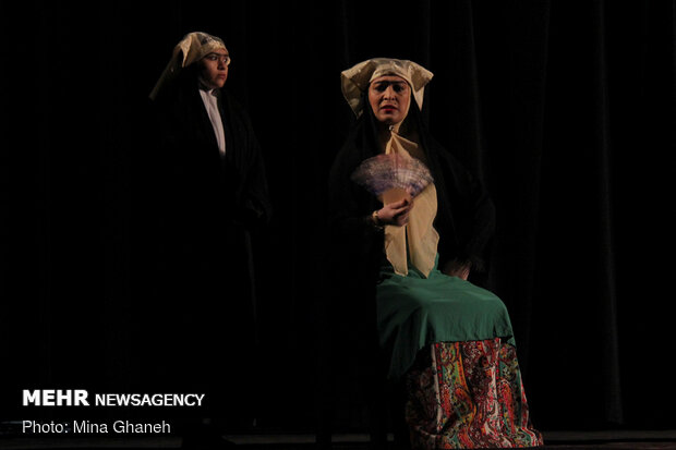 'Amineh' goes on stage in Tehran
