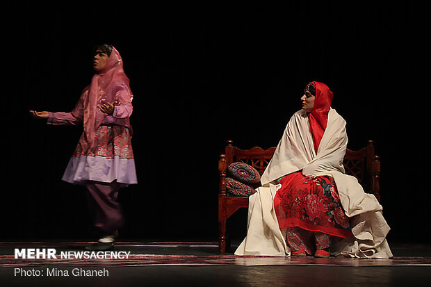 'Amineh' goes on stage in Tehran
