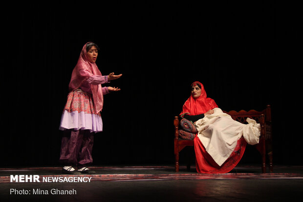 'Amineh' goes on stage in Tehran
