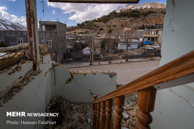 پایان تیرماه فرصت آماده سازی منازل مردم زلزله زده سی سخت است
