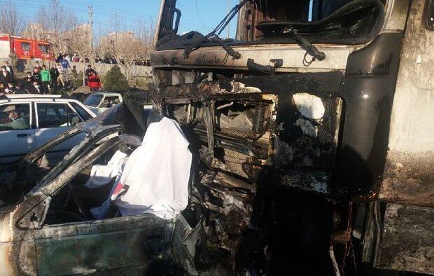 تصادف مرگبار در بزرگراه آزادگان/ سه سرنشین پژو در آتش سوختند