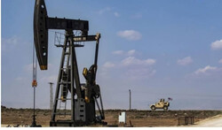 سرقت روزانه ۱۴۰ هزار بشکه نفت سوریه توسط نیروهای تحت حمایت آمریکا