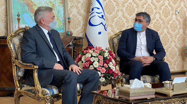 Tehran, Minsk confer on economic contacts