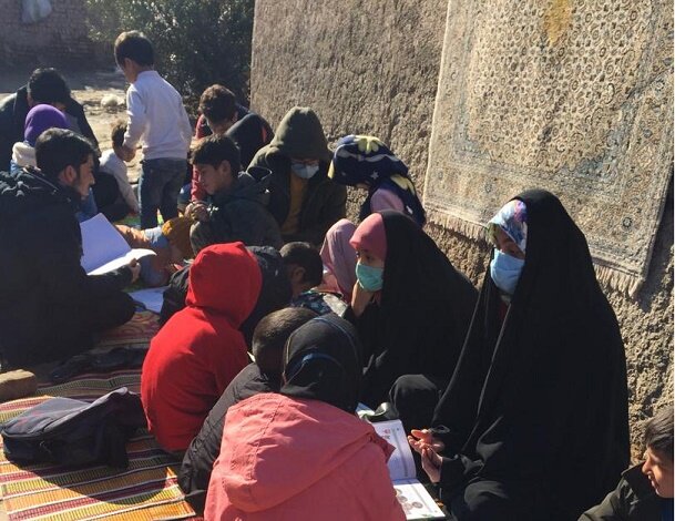 برگزاری کلاس های کمک درسی برای کودکان کار توسط دختران جهادی/ اشتغال زایی برای زنان سرپرست خانوار