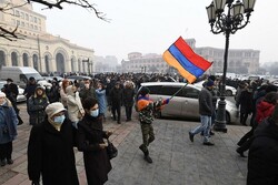 Ermenistan'da Paşinyan'ın istifası için eylemler sürüyor