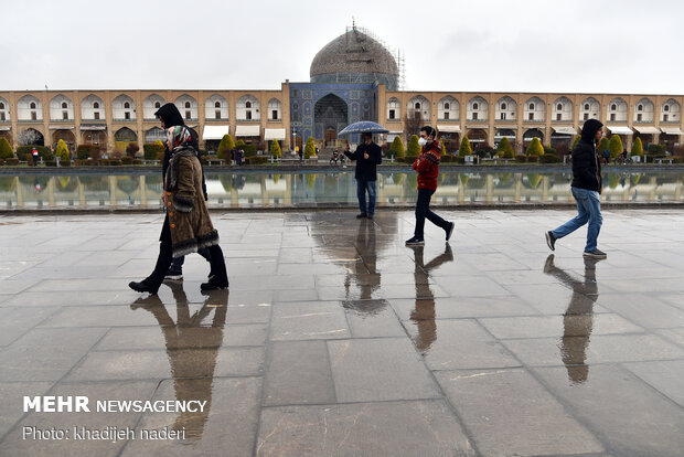 هوای بارانی اصفهان سالم است