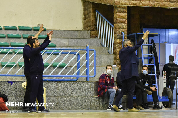 دیدار تیم های خانه بسکتبال کردستان و قم در لیگ دسته اول کشور