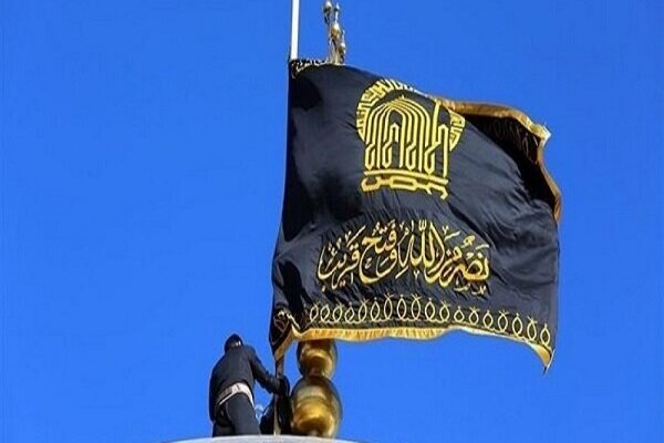 پرچم گنبد رضوی به مناسبت وفات حضرت زینب (س) تعویض شد
