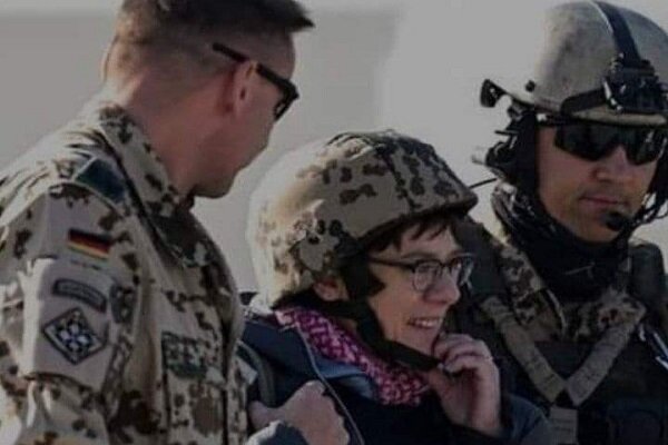 وزیر دفاع آلمان امروز در سفری از پیش اعلام نشده به افغانستان سفر کرد.
