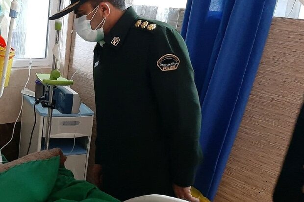 فرمانده انتظامی استان ایلام از افسر زخمی حادثه دره شهر عیادت کرد فرمانده انتظامی استان ایلام از افسر زخمی حادثه دره شهر عیادت کرد