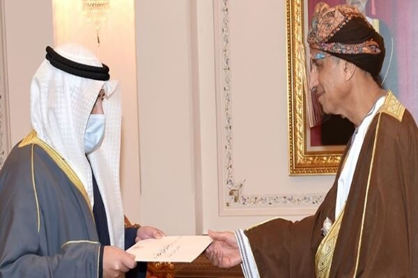 ارسال پیام مکتوب امیر «کویت» به سلطان «عمان»
