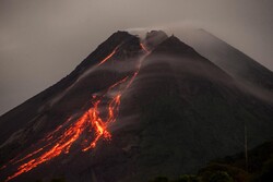Endonezya'da Sinabung Yanardağı'nda patlama