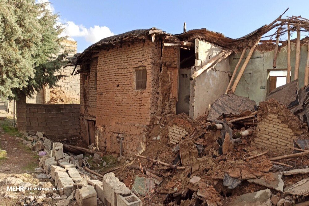 زلزله زدگان روستای کریک نیازمند حمایتهای بیشتر هستند
