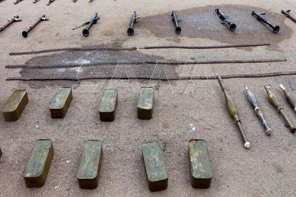 کشف مقادیری سلاح از بقایای تروریست ها در حومه غربی استان درعا