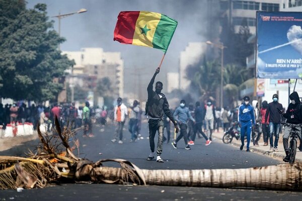 معترضان در سنگال با پلیس درگیر شدند