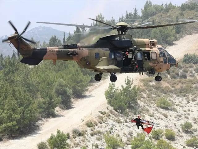 ترکی کا ہیلی کاپٹر گر کر تباہ/ 2 جرنیلوں سمیت 10 فوجی اہلکار ہلاک
