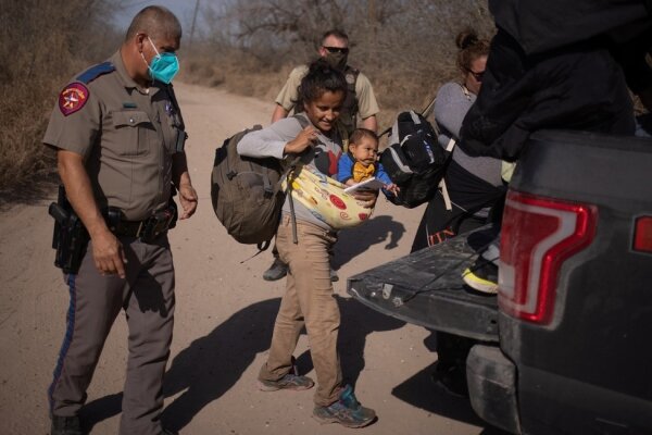مأموران مرزی آمریکا یکصدهزار مهاجر را در مرز مکزیک بازداشت کردند