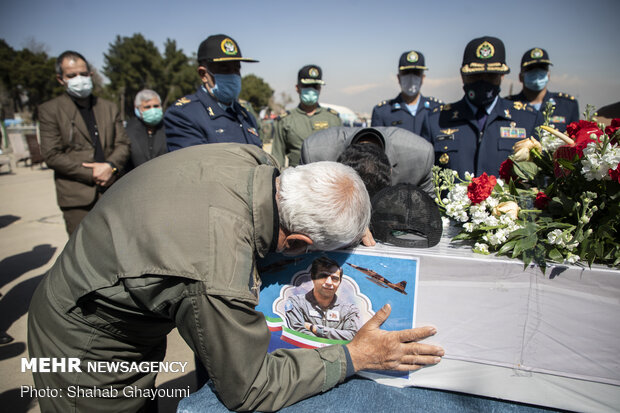 تشییع پیکر خلبان شهید بیرجند بیک محمدی