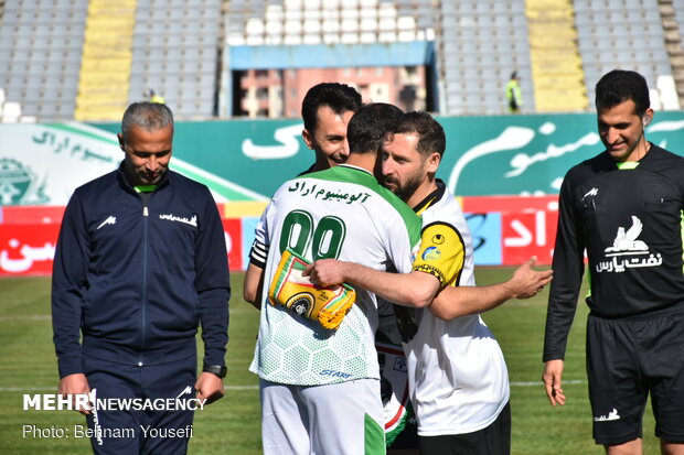  دیدار تیم‌های فوتبال آلومینیوم اراک و سپاهان اصفهان 