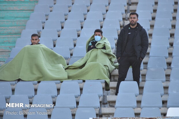  دیدار تیم‌های فوتبال آلومینیوم اراک و سپاهان اصفهان 