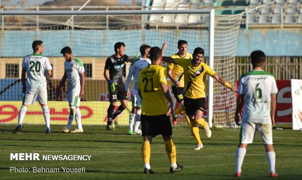 شکست سنگین الومینیوم اراک در  دیدار تیم‌های فوتبال آلومینیوم اراک و سپاهان اصفهان 
