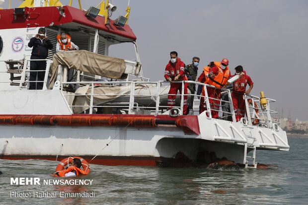 Marine rescue maneuver in Bandar Abbas
