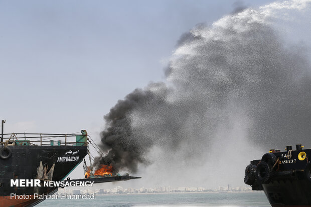 Marine rescue maneuver in Bandar Abbas
