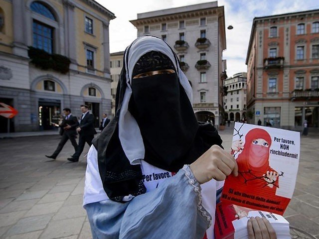 فرانس میں مسلمان خواتین کا حجاب کی حمایت میں آن لائن احتجاج کا اعلان