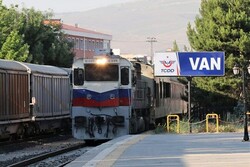 Tahran-Van yolcu treni seferleri yeniden başlıyor